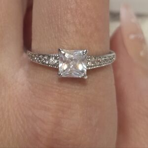 🌟 NWT Charmed Aroma 925 Sterling Silver Princess Cut Ring Sz 9
